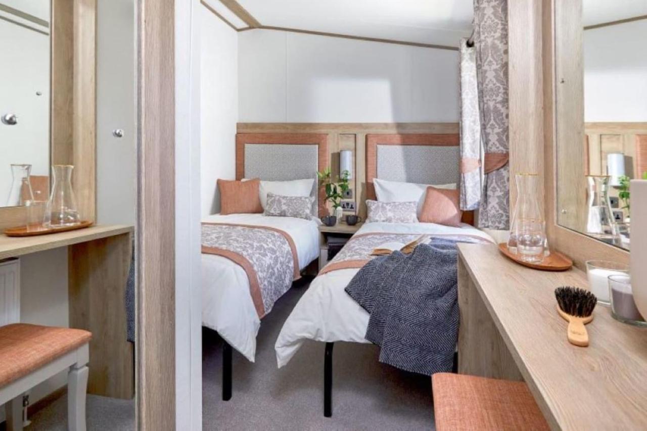 Captivating Bluebell Lodge 2-Bed Cotswolds Caravan サイレンセスター エクステリア 写真