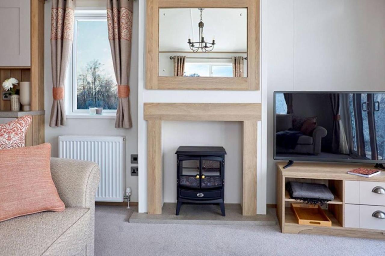 Captivating Bluebell Lodge 2-Bed Cotswolds Caravan サイレンセスター エクステリア 写真