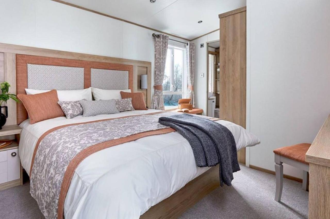 Captivating Bluebell Lodge 2-Bed Cotswolds Caravan サイレンセスター エクステリア 写真